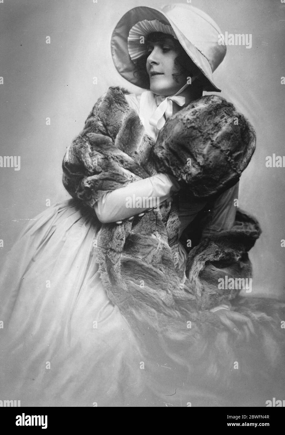 Un cantante wireles . Mlle Sari Petras , il cui recente canto sul wireless è stato un grande successo . 30 settembre 1926 Foto Stock