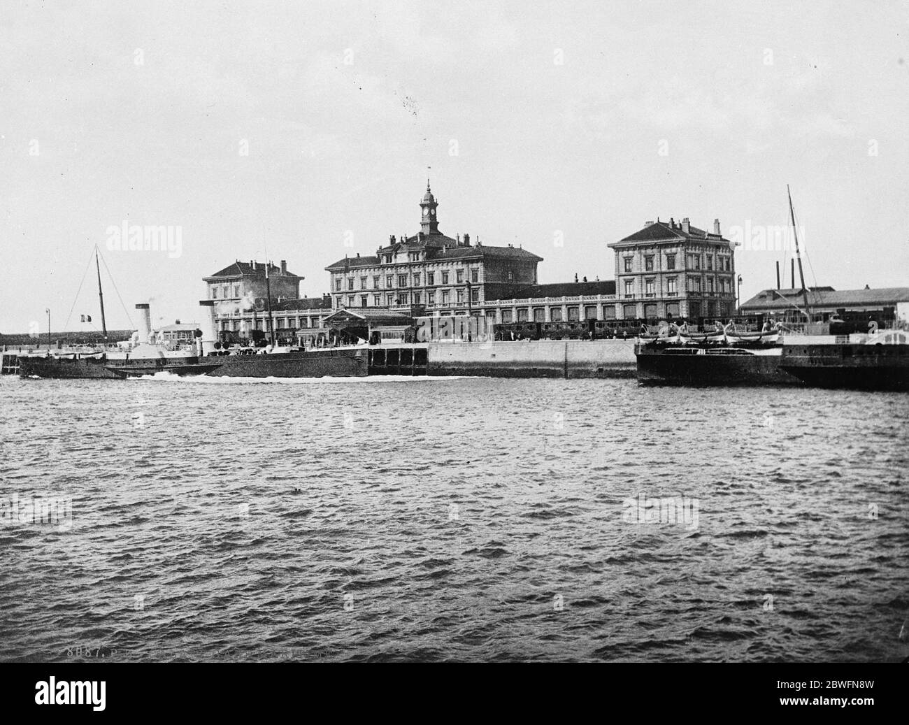 Calais il porto 17 marzo 1925 Foto Stock