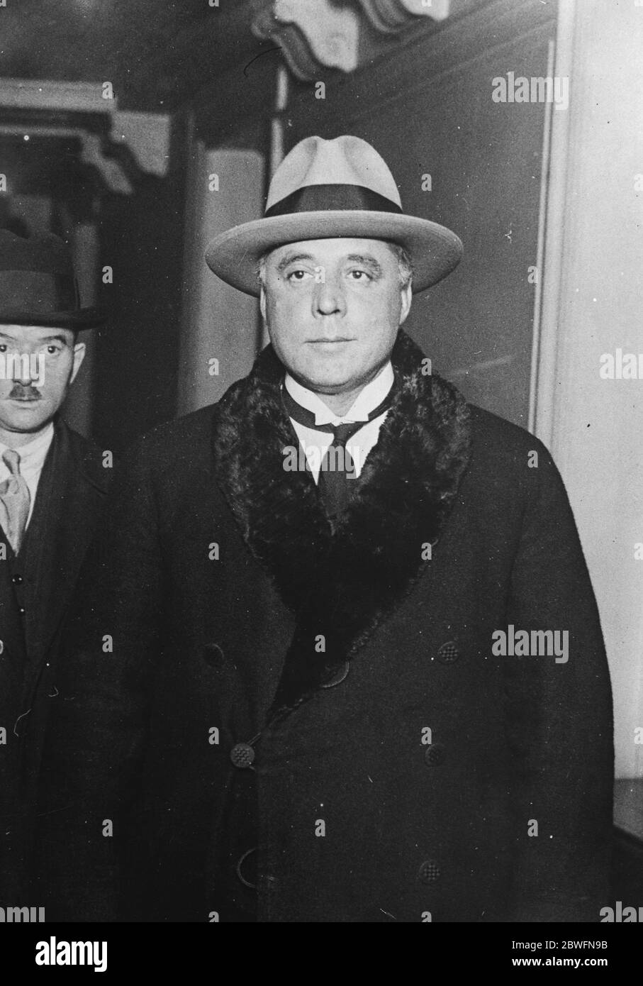 Trama monarchica . Col Garibaldi, che è stato dichiarato arrestato a Parigi, per presunto collegamento con il complotto contro il governo spagnolo e il Trono. 15 novembre 1926 Foto Stock