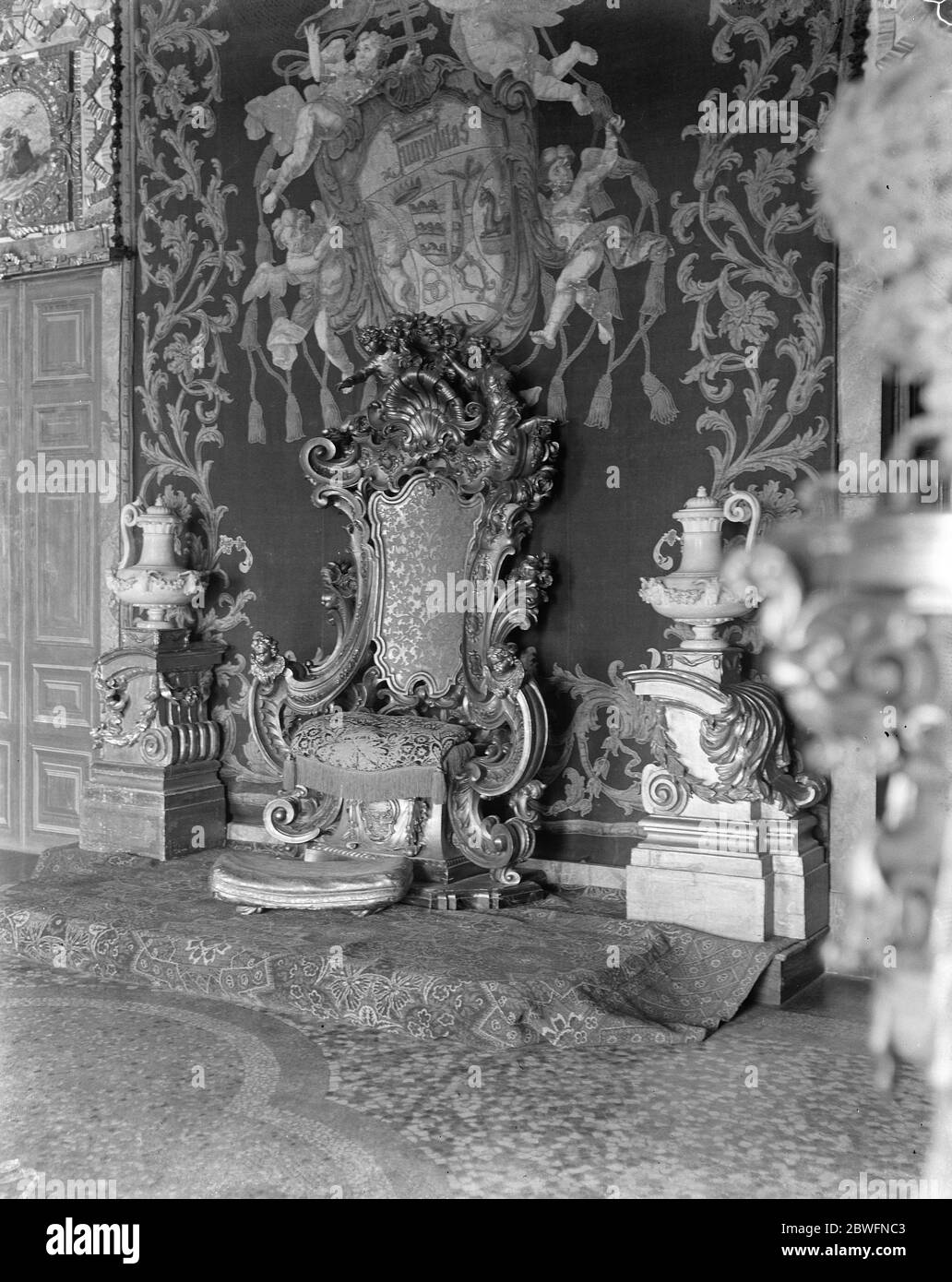 Isola Bella il trono utilizzato da Napoleone nel Palazzo sull'Isola Bella Italia durante l'occupazione delle truppe francesi 1924 Foto Stock