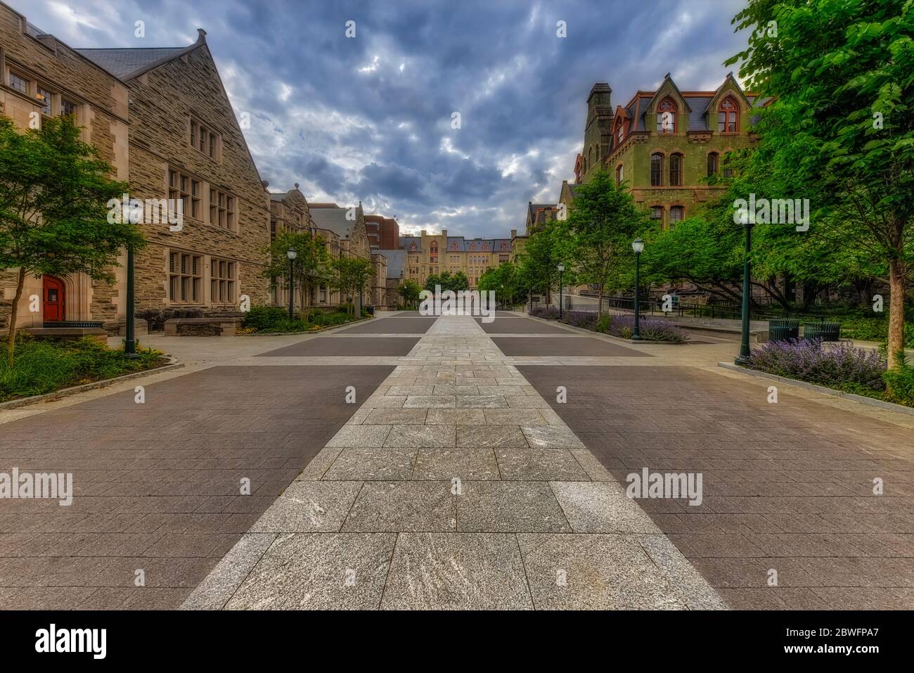 U-Penn Perelman Quadrangle - Vista dell'intera sezione da un'estremità all'altra della storica Università della Pennsylvania a West Philadelphia, PA. Foto Stock