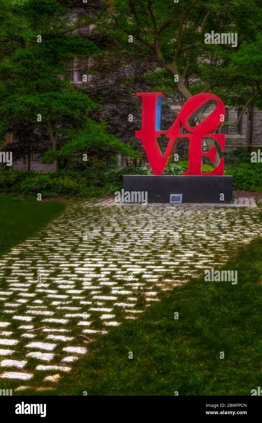 U-Penn Love Sculpture - proprio nel cuore della Pennsylvania dell'Universtità è la scultura d'amore iconica. Foto Stock