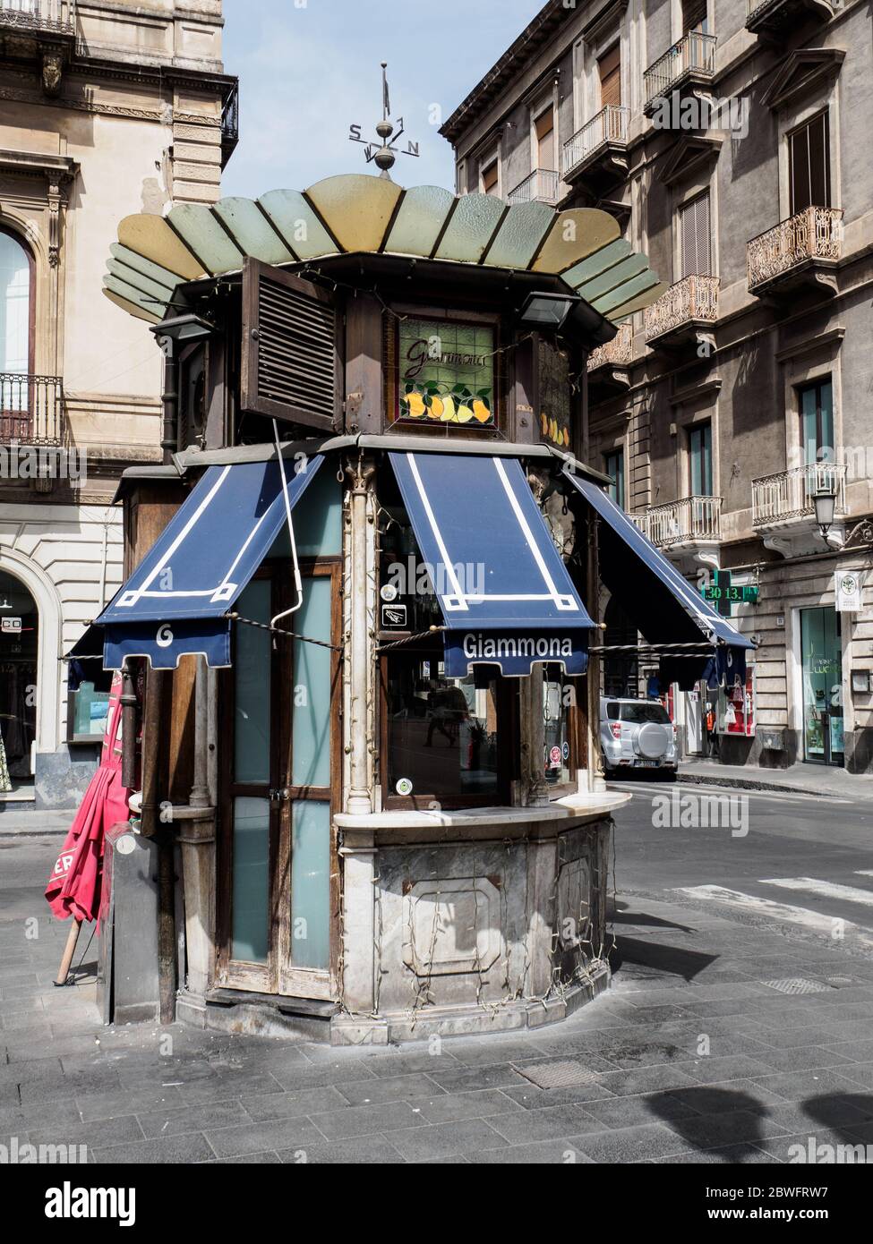 un tipico stand espresso a catania in sicilia Foto Stock