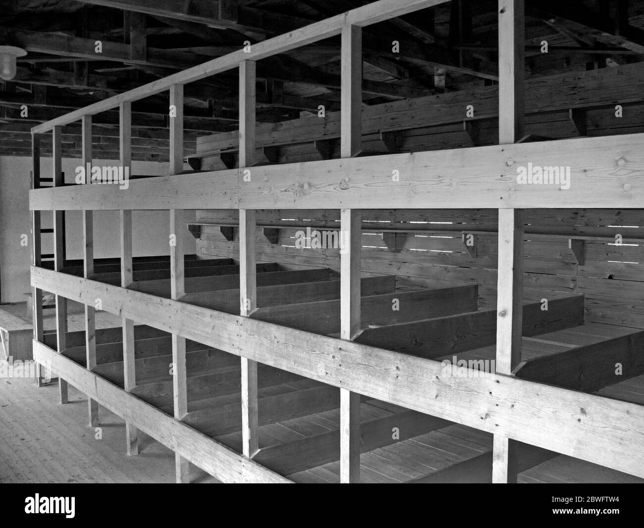 Caserma di prigionieri al campo di concentramento di Dachau. Fu il primo campo di concentramento nazista e fu un prototipo per tutte le ulteriori concentrazioni naziste Foto Stock