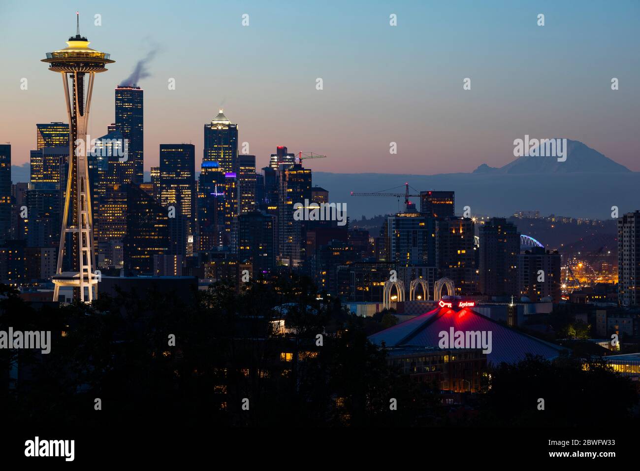 Paesaggio urbano con Space Needle, Seattle, Washington, USA Foto Stock