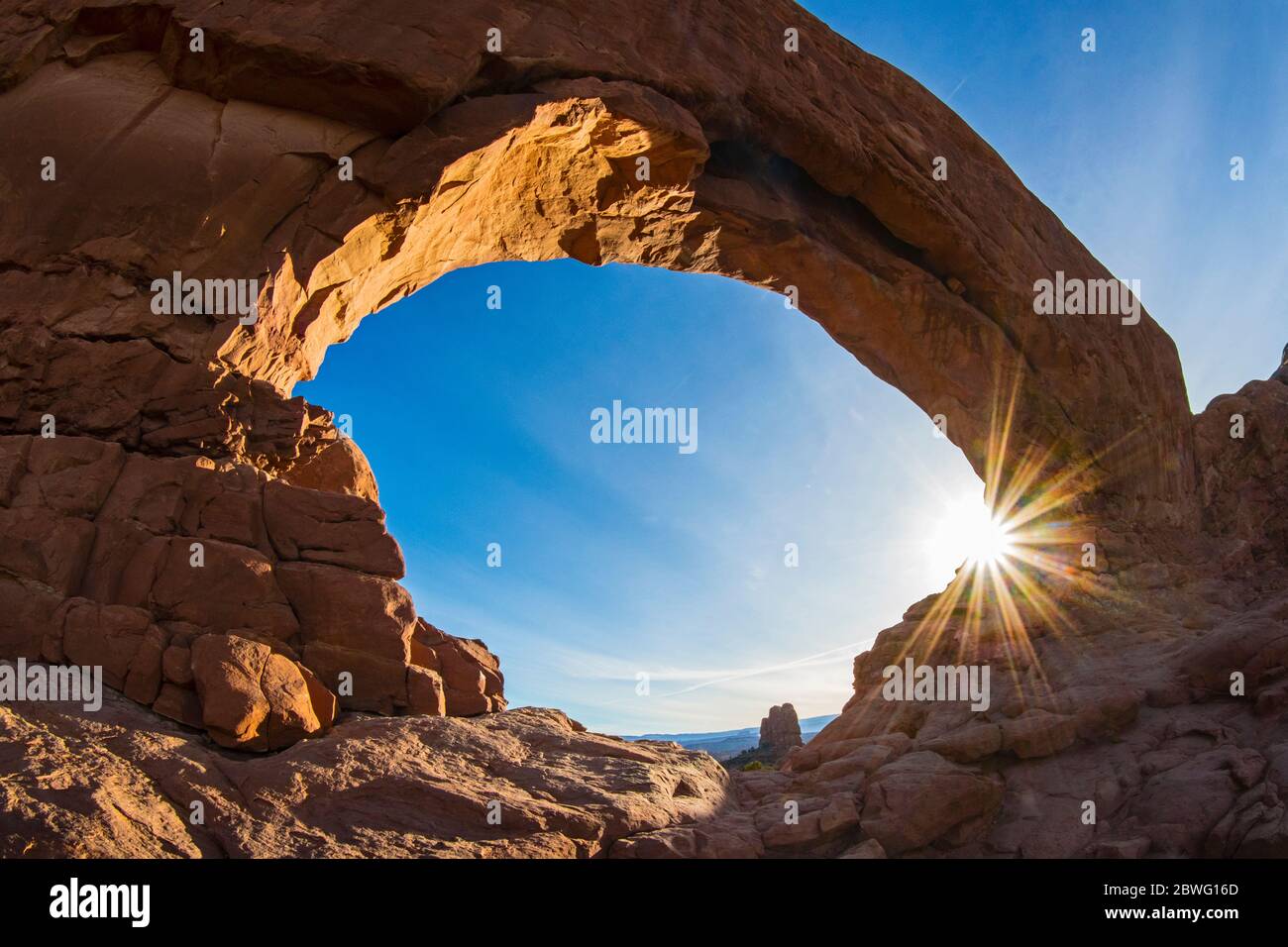 Formazione naturale di arcate rocciose nel deserto, Moab, Utah, USA, Africa Foto Stock