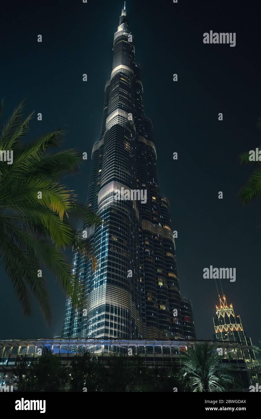 DUBAI, Emirati Arabi Uniti - Febbraio 2020 : il Burj al-Khalifa è l'edificio più alto di Dubai e del mondo. Foto Stock