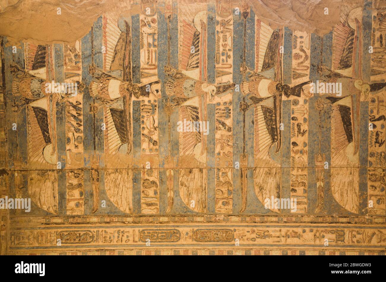 Affreschi di avvoltoi, Tempio di Sobek e Haroeris, Kom Ombo, Egitto Foto Stock