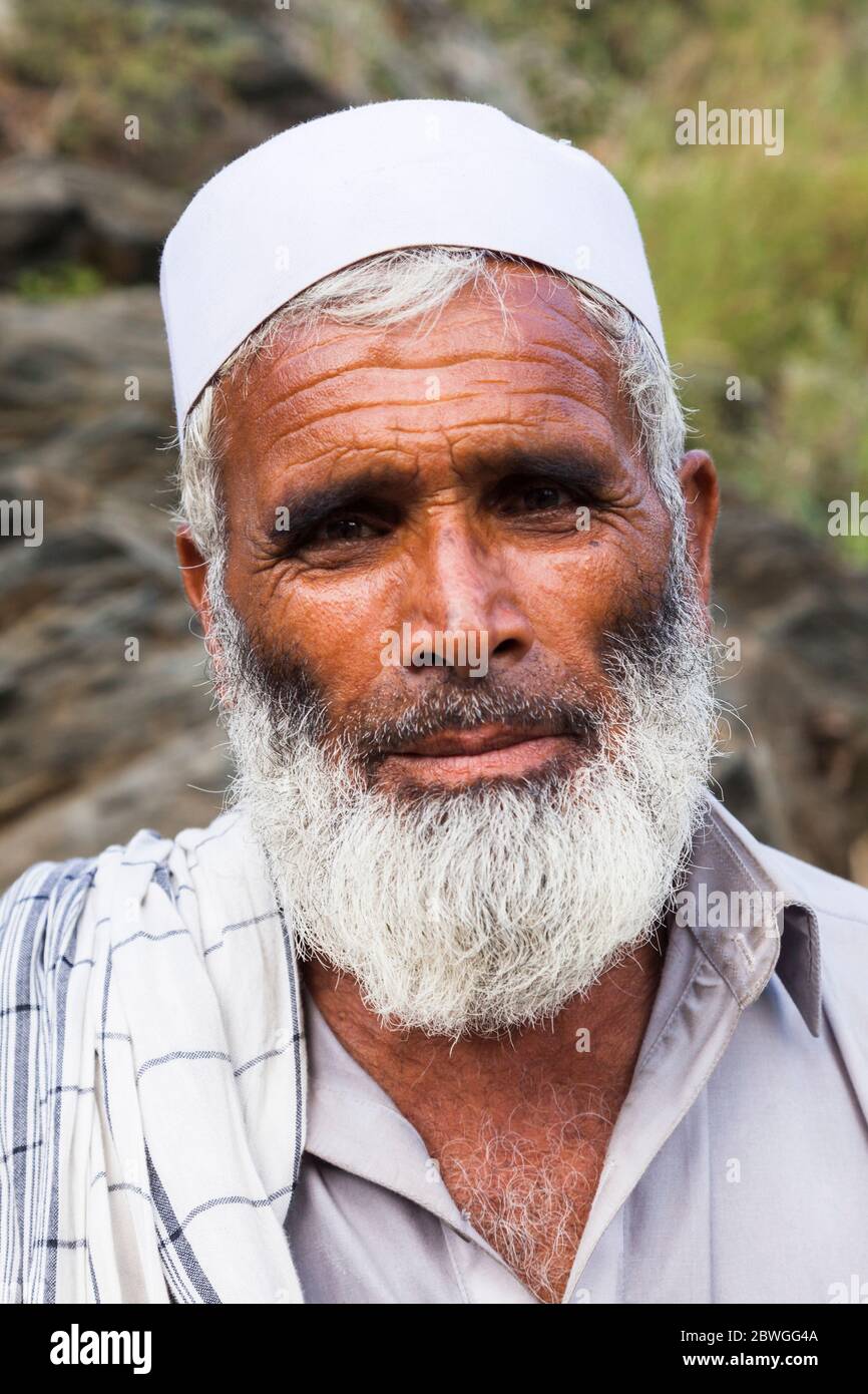 Uomo locale, montagna Elum trekking percorso, Swat, Khyber Pakhtunkhwa provincia, Pakistan, Asia meridionale, Asia Foto Stock