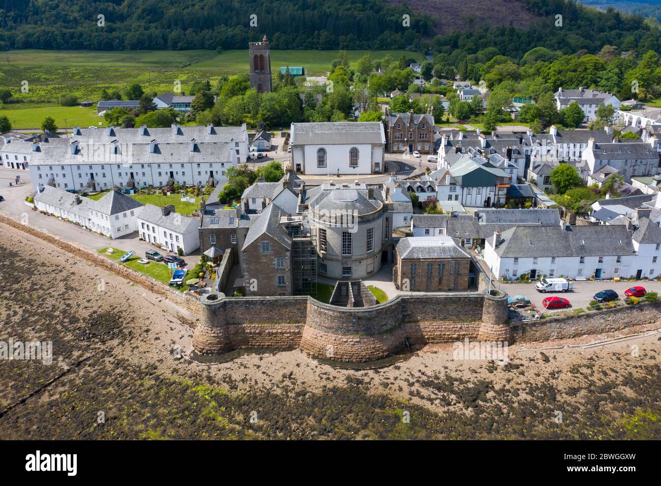 Veduta aerea del museo della prigione di Inveraray a Inveraray accanto al Loch Fyne ad Argyll e Bute, Scozia, Regno Unito Foto Stock