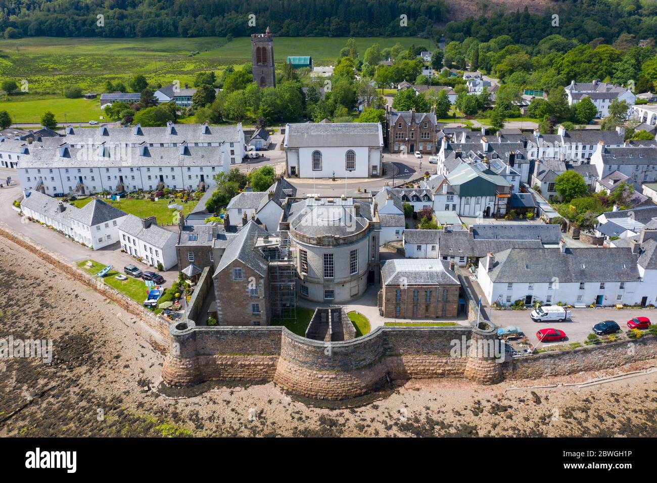 Veduta aerea del museo della prigione di Inveraray a Inveraray accanto al Loch Fyne ad Argyll e Bute, Scozia, Regno Unito Foto Stock