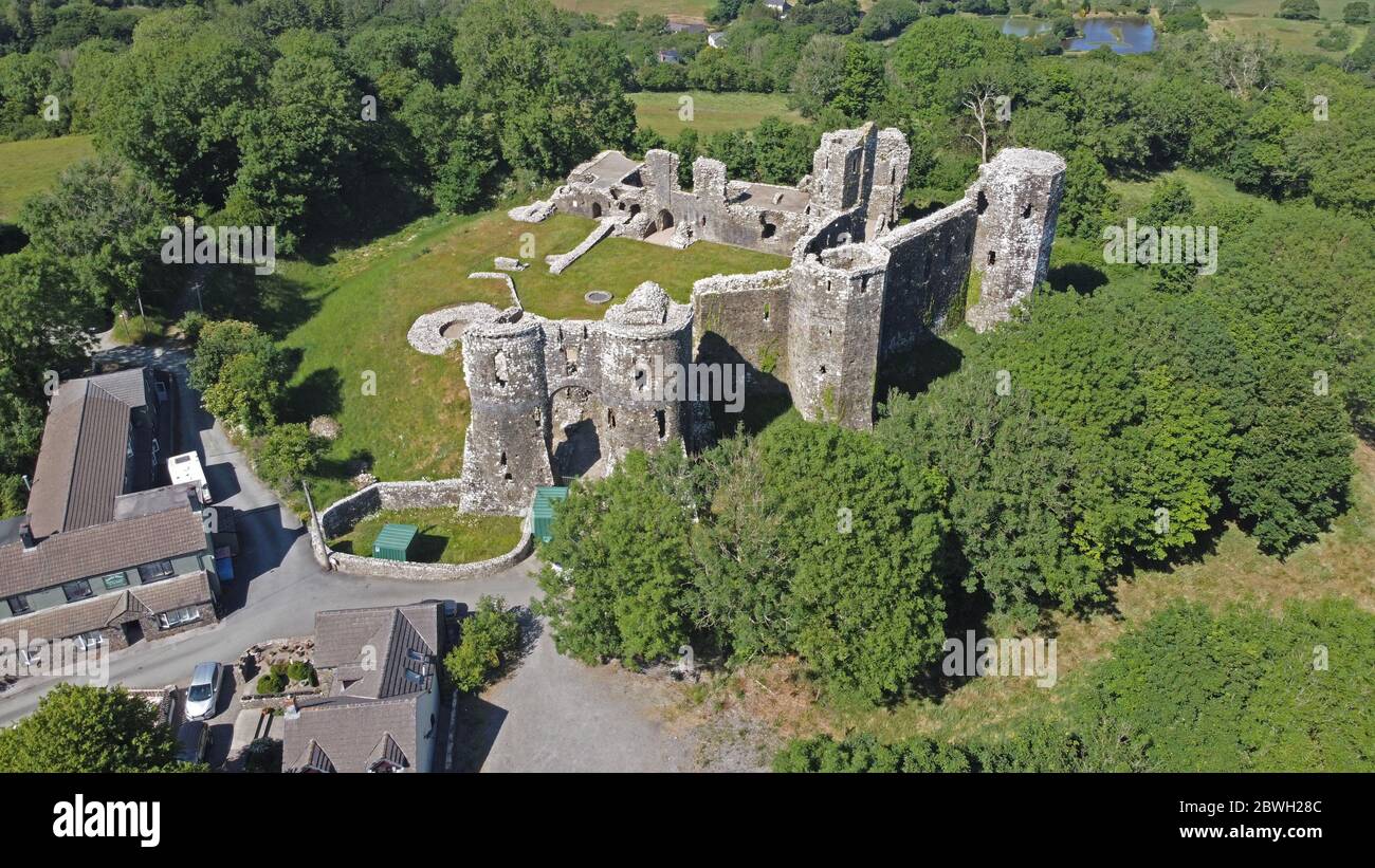 Veduta aerea del Castello di Llawhaden, Llawhaden Pembrokeshire Wales UK Foto Stock