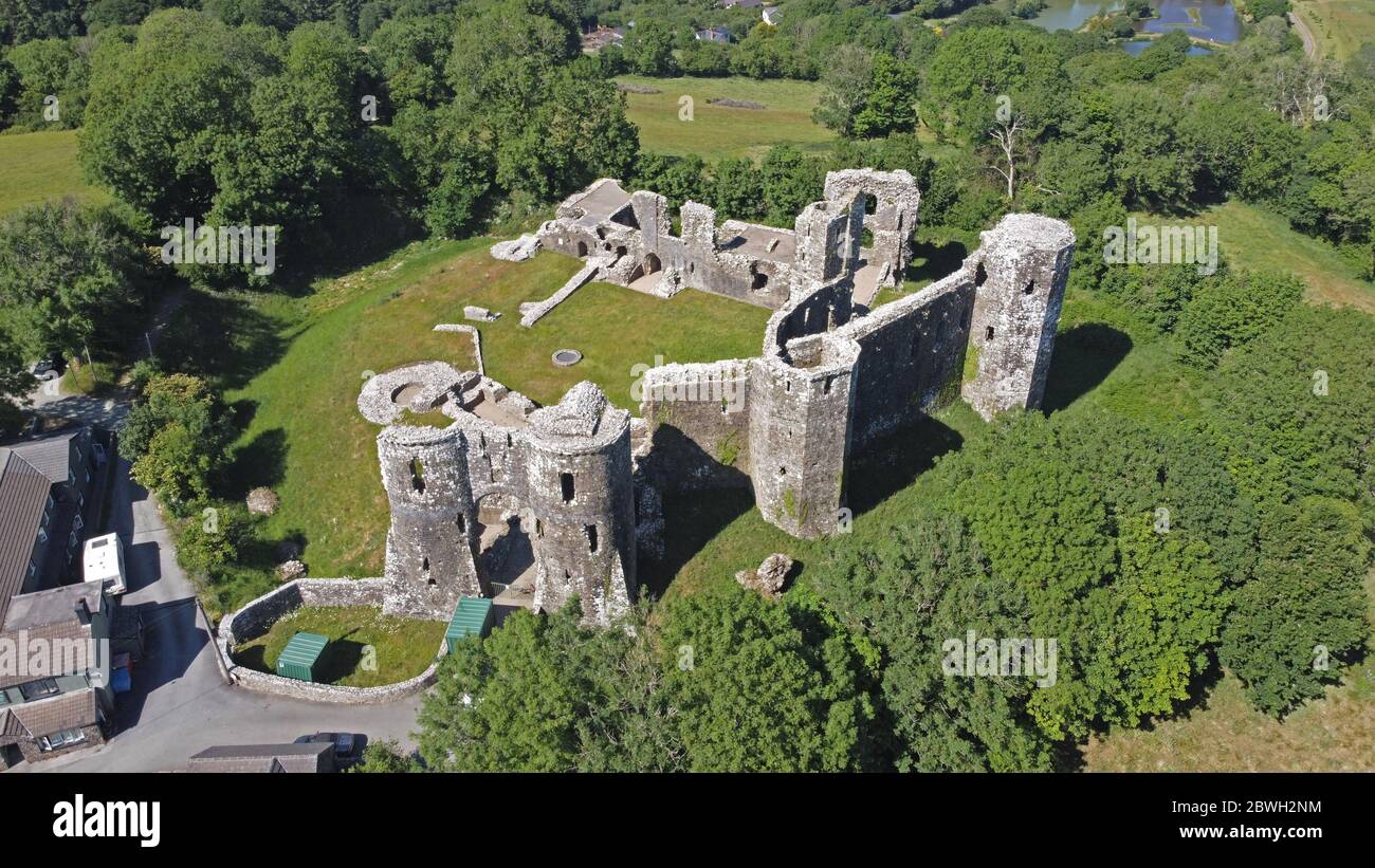 Veduta aerea del Castello di Llawhaden, Llawhaden Pembrokeshire Wales UK Foto Stock