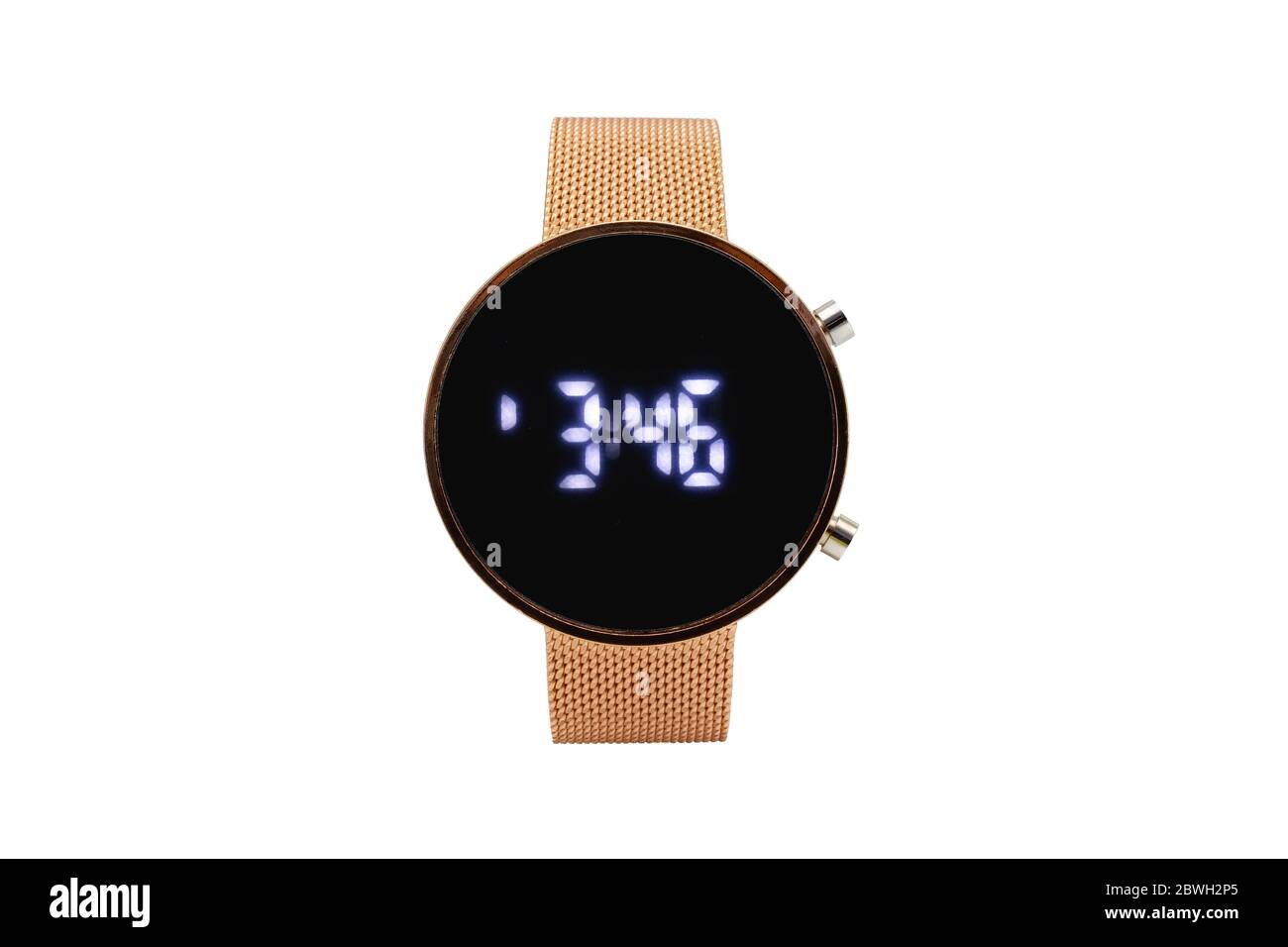 Smartwatch rotondo con cinturino in mesh arancione, quadrante nero e numeri  digitali, isolato su sfondo bianco Foto stock - Alamy