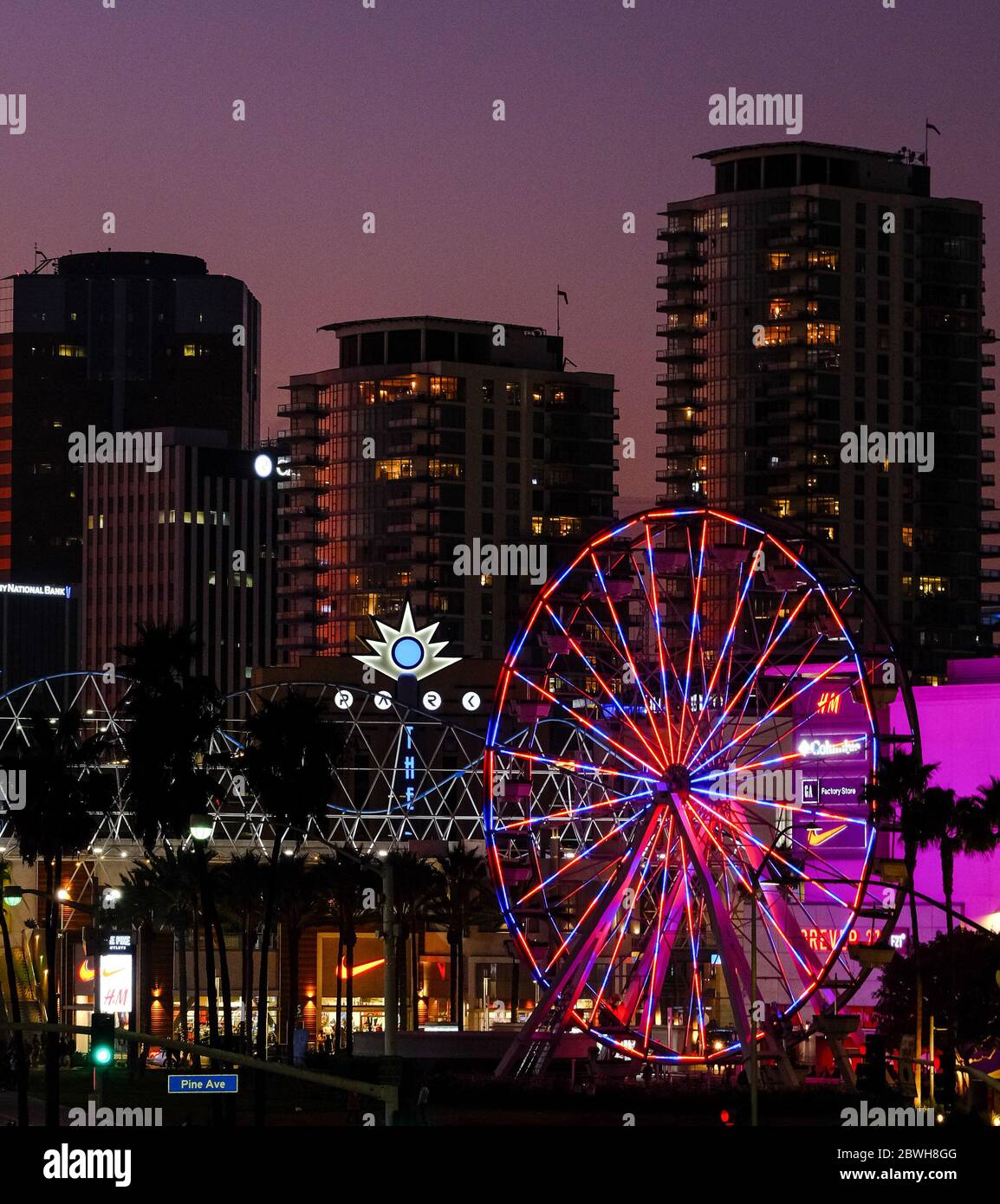 Ruota panoramica di Long Beach di notte Foto Stock
