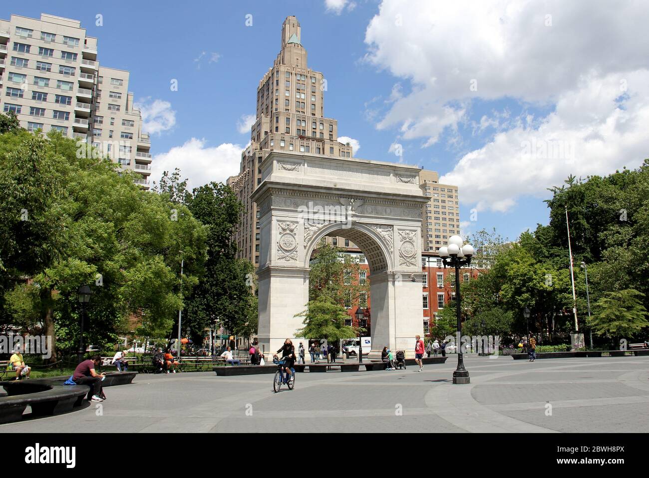 Washington Square Arch, all'ingresso nord del parco, lato sud dell'Arco, New York, NY, USA Foto Stock