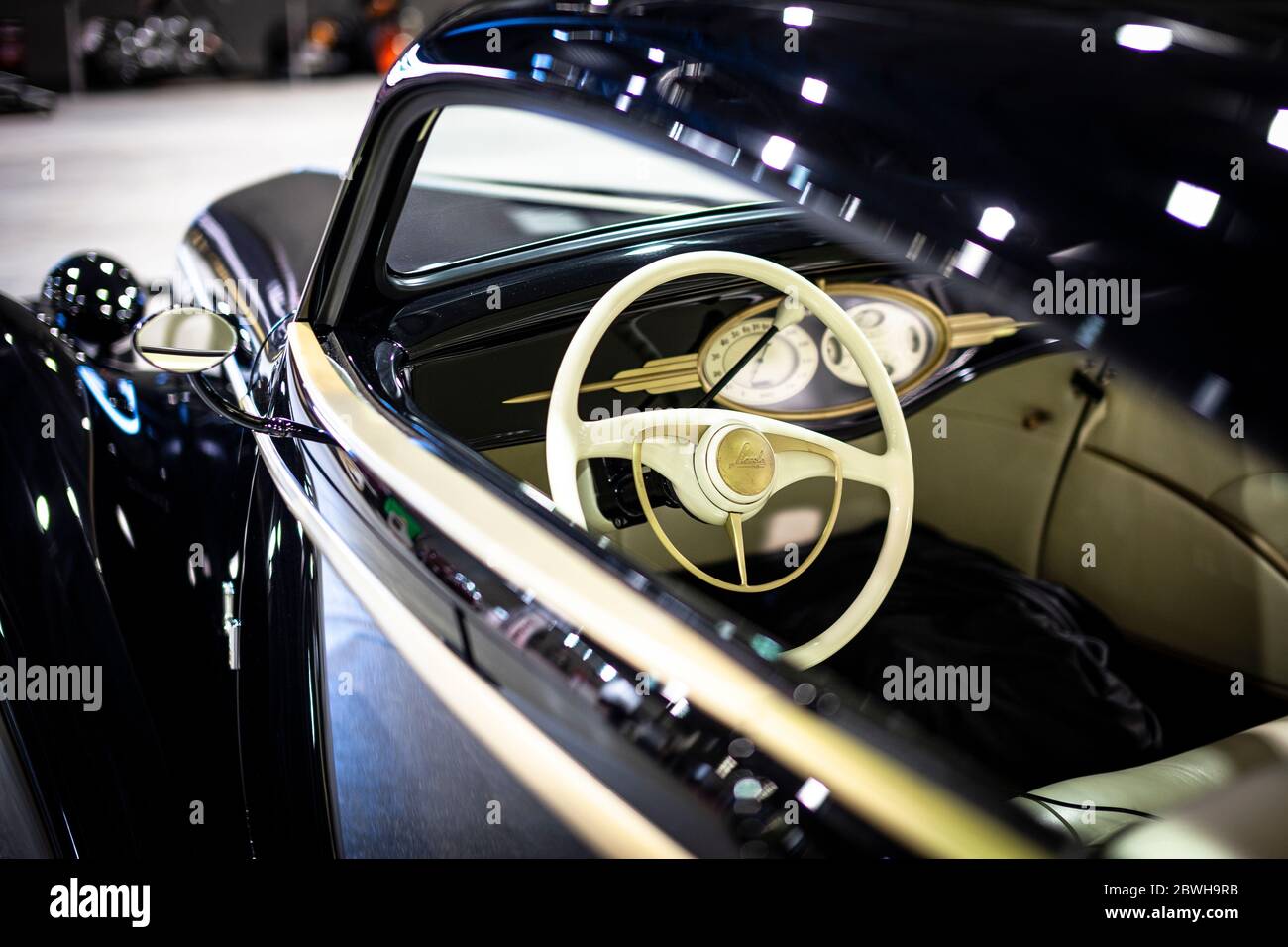 Auto Black Pearl realizzata da Rick Dore per James Hetfield da metallica, Quebec Show, Canada - l'auto è fatta da una Jaguar 1948 e da una Ford 1936 Foto Stock