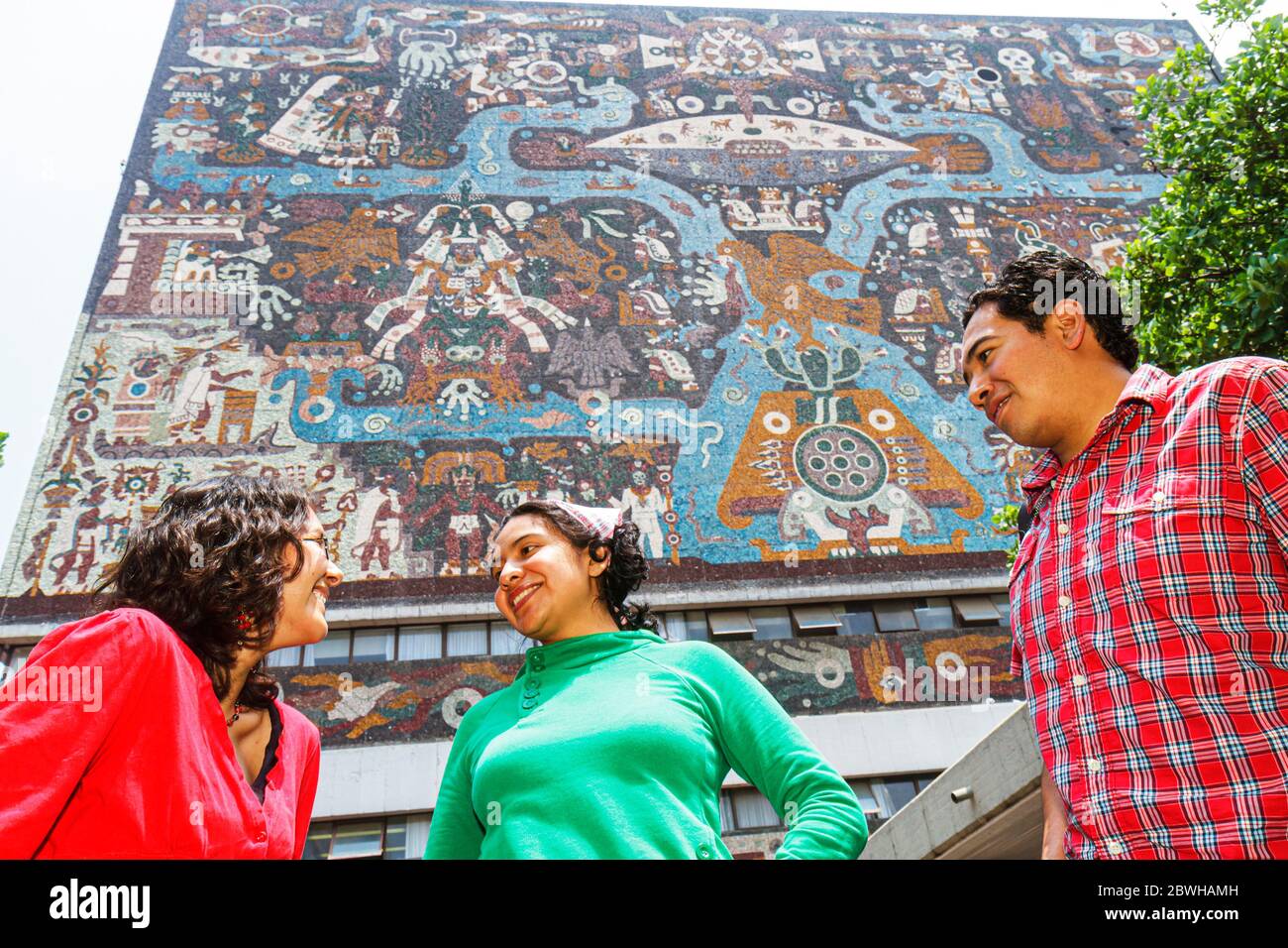 Città del Messico,DF México,Distretto Federale,Ciudad Universitaria,UNAM,Biblioteca Centrale,Biblioteca Centrale,studenti ispanici messicani Foto Stock