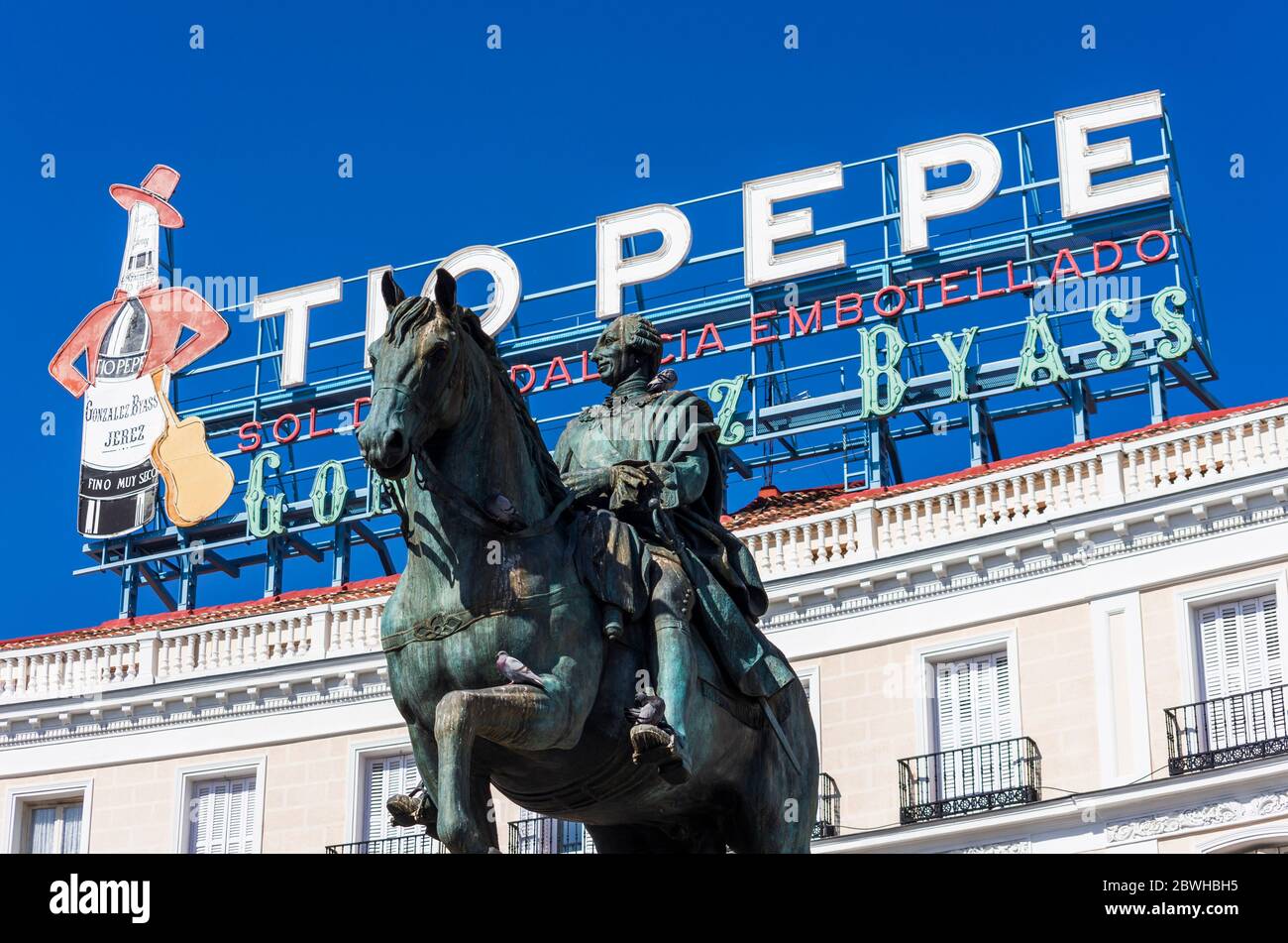 Estatua de Carlos III en la Puerta del Sol de Madrid. España Foto Stock