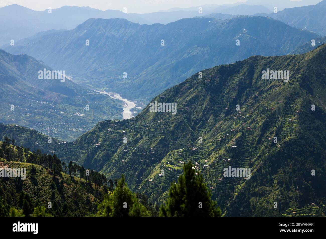 Valle dell'Indo da antico campo di battaglia Pirsar (fortezza di Aornos) trekking, Bisham, Shanla, Provincia di Khyber Pakhtunkhwa, Pakistan, Asia del Sud, Asia Foto Stock