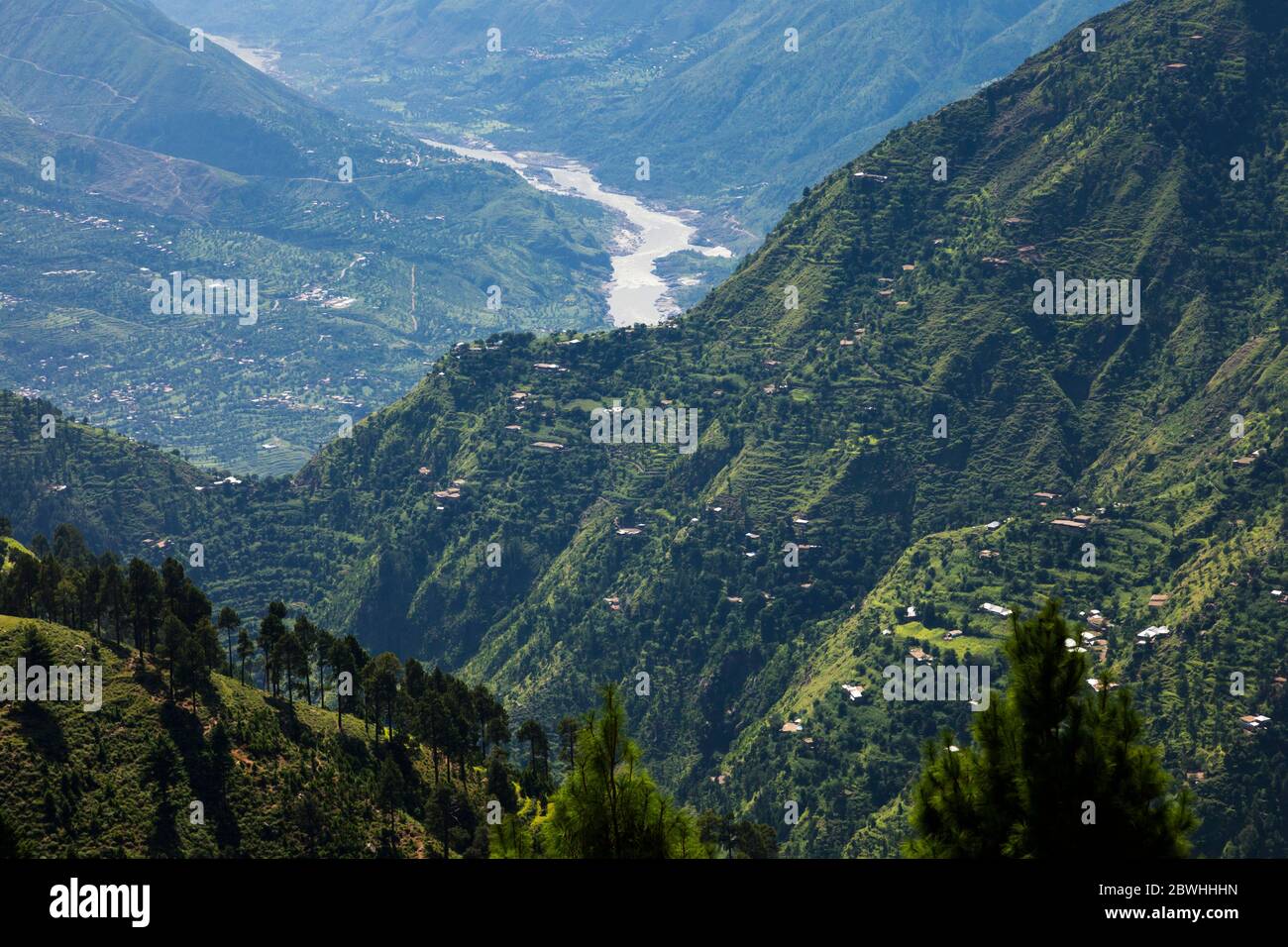 Valle dell'Indo da antico campo di battaglia Pirsar (fortezza di Aornos) trekking, Bisham, Shanla, Provincia di Khyber Pakhtunkhwa, Pakistan, Asia del Sud, Asia Foto Stock