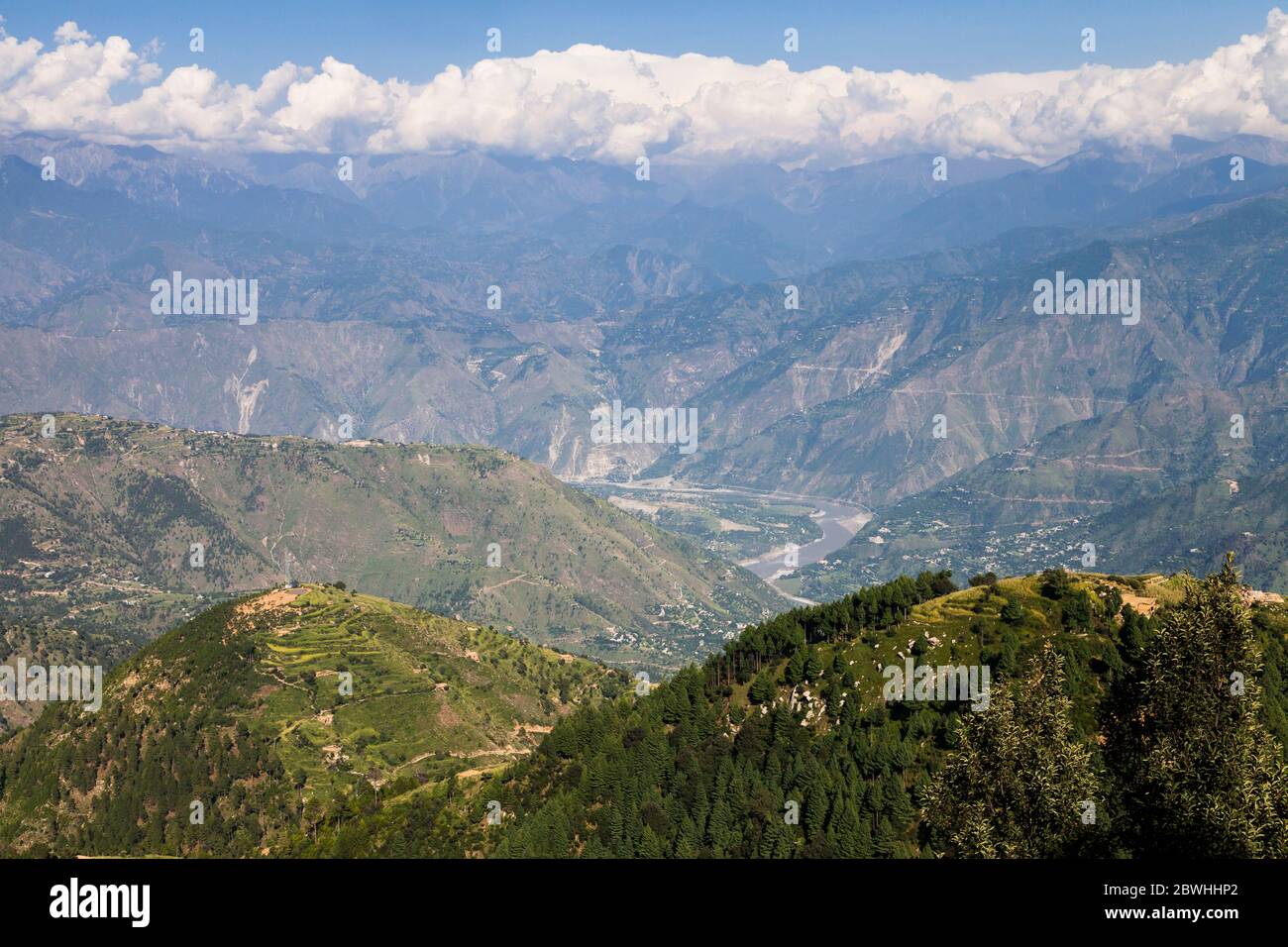 Valle dell'Indo da antico campo di battaglia Pirsar (fortezza di Aornos) trekking, Bisham, Shanla, Provincia di Khyber Pakhtunkhwa, Pakistan, Asia del Sud, Asia Foto Stock