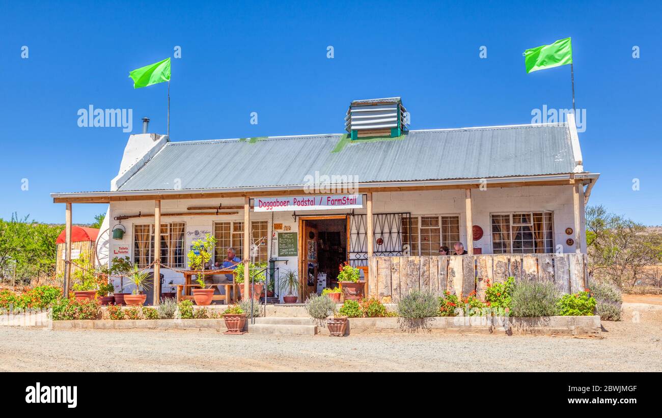 Daggaboer è un tradizionale edificio agricolo sudafricano situato vicino alla strada nazionale N10 tra Port Elizabeth e Cradock nel Capo Orientale. Foto Stock