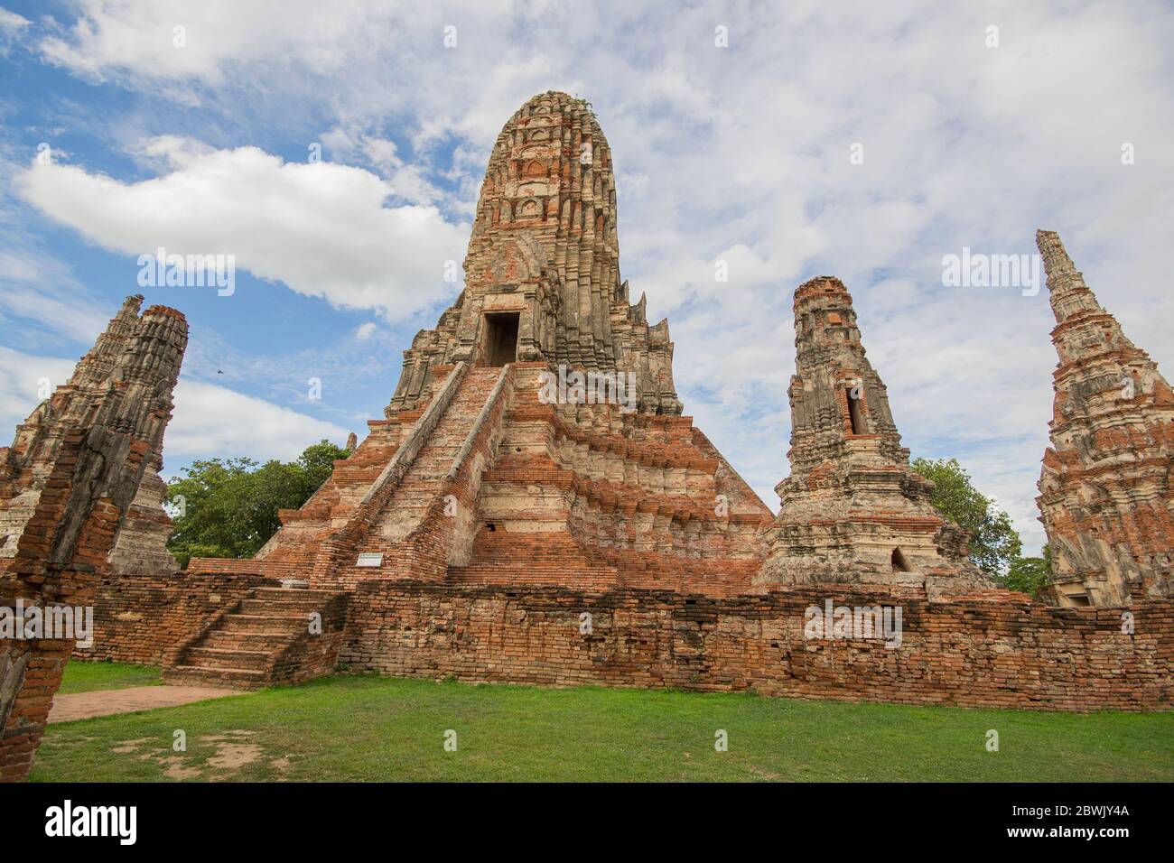 Ayutthaya è l'ex capitale della provincia di Phra Nakhon si Ayutthaya in Thailandia. Nel 1767 la città fu distrutta dall'esercito birmano. Foto Stock