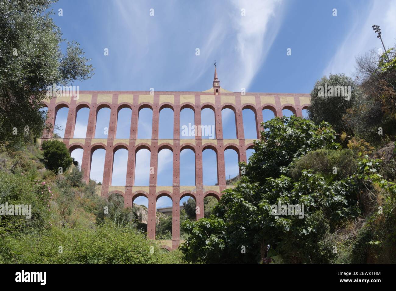 Aqueduct Aquila a Nerja una giornata di sole, Spagna Foto Stock