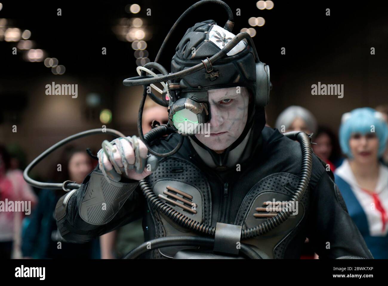 I devoti si vestono come i loro personaggi preferiti della cultura pop partecipando questo weekend al London Comic con all'Excel Centre 23.10.2015 Foto Stock