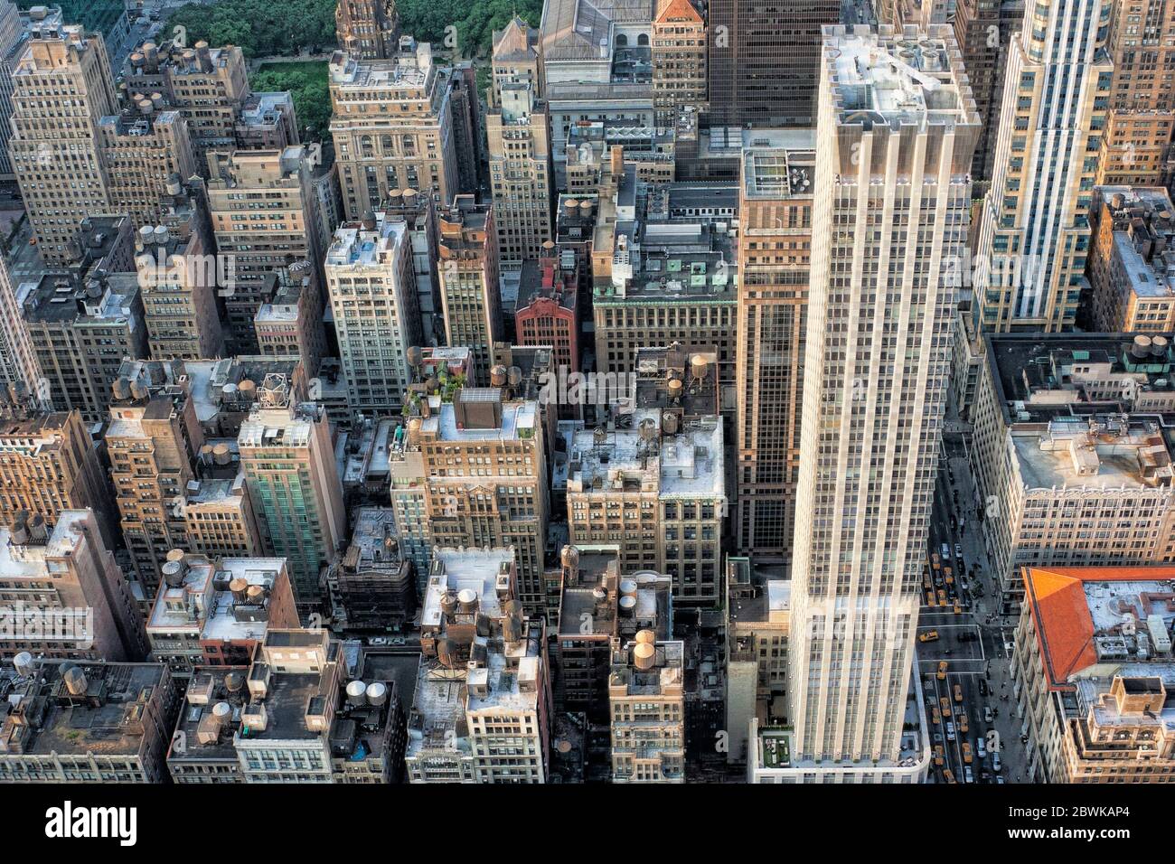 La vista di Manhattan dalla cima dell'Empire state Building in un giorno di sole della primavera Foto Stock