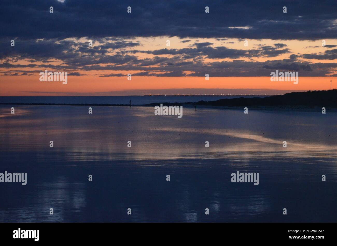 Alba sul tunnel del ponte della baia di Chesapeake Foto Stock