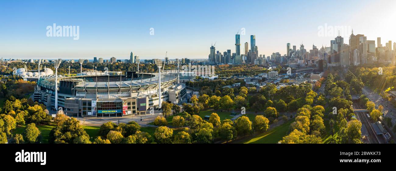 Melbourne Australia 15 Maggio 2020 : veduta aerea del famoso stadio del cricket di Melbourne al sole del tardo pomeriggio Foto Stock