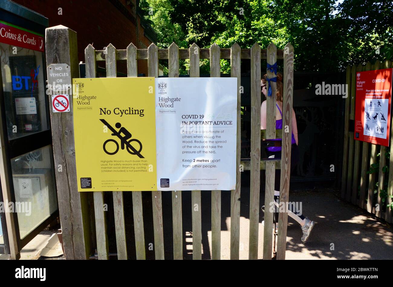 highgate wood london england covid 19 pandemic 2020 senza ciclisti e indicazioni del governo Foto Stock