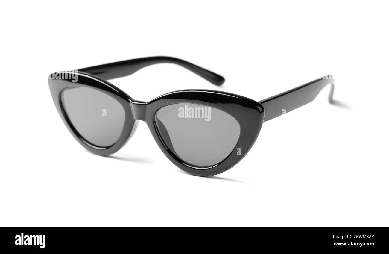Occhiali da sole eleganti da donna isolati su sfondo bianco Foto Stock