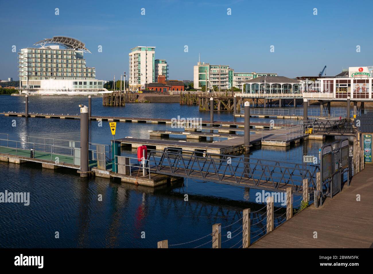 Cardiff Bay al mattino presto durante il blocco, 28 maggio 2020. Cardiff, Galles, Regno Unito Foto Stock