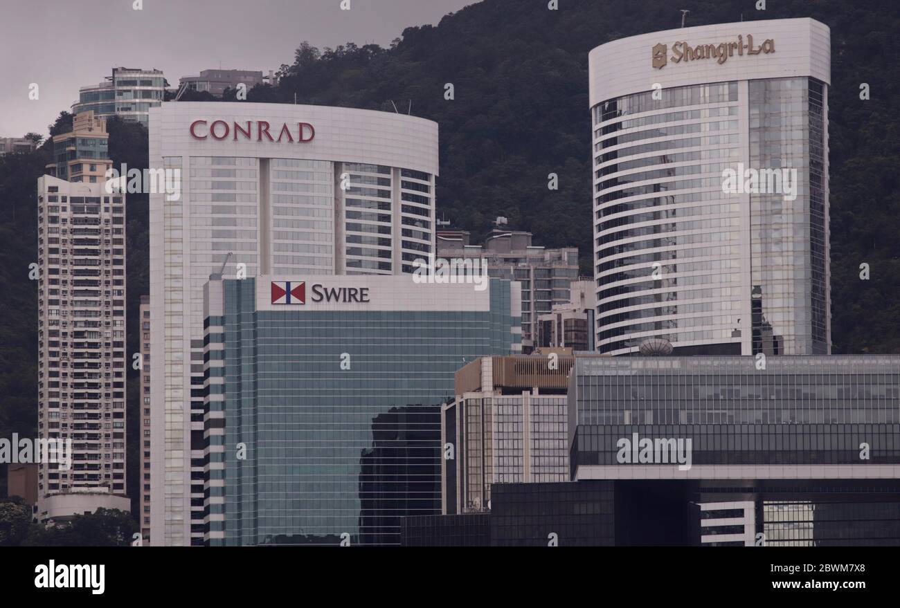 Hong Kong, CINA. 2 Giugno 2020. Vista DI CONRAD e Shangri-la visto attraverso Victoria Harbour.June-2, 2020 Hong Kong.ZUMA/Liau Chung-ren Credit: Liau Chung-ren/ZUMA Wire/Alamy Live News Foto Stock