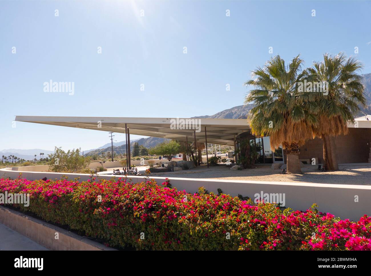 Centro visitatori di Palm Springs in un vecchio distributore di benzina CA Foto Stock