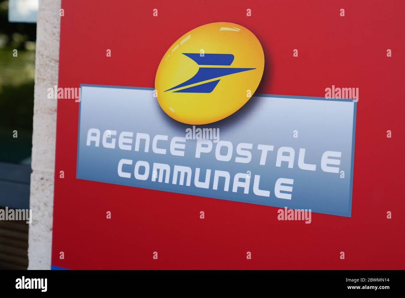 Bordeaux , Aquitaine / Francia - 05 05 2020 : la Poste agence communale logo segno della banca francese paese post Foto Stock
