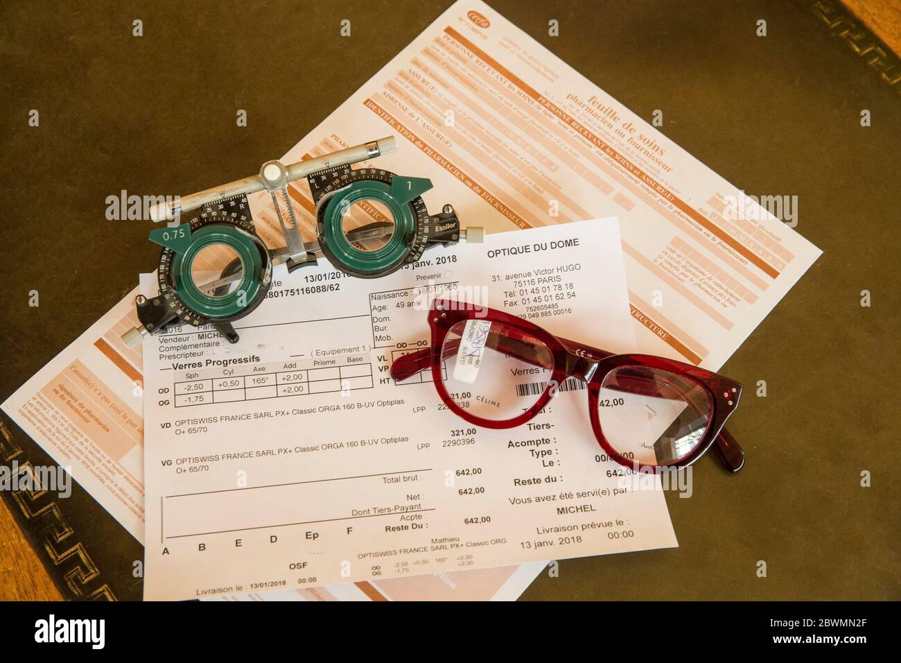 OTTICO A PARIGI Foto Stock