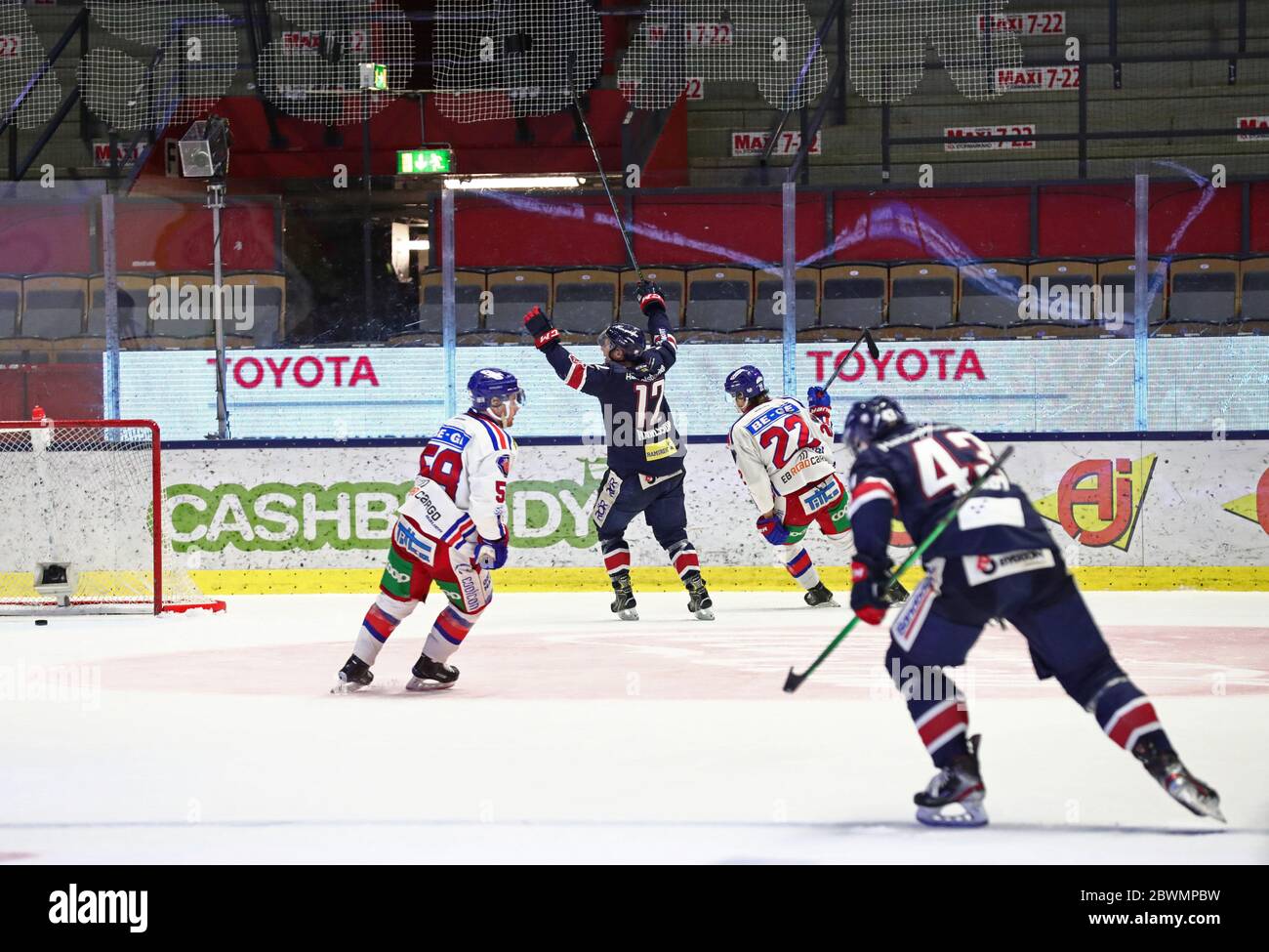 Linkoping, Svezia 20200312 Sebastian Karlsson, 33, stasera, dopo undici stagioni dritte in Linköping HC, fa la sua ultima partita come giocatore nel club. E lui ottiene a farlo prima di stand vuoti, a causa del virus corona, a casa in Saab arena nella partita tra Linköping HC e IK Oskarshamn in Saab arena. Foto Gippe Gustafsson Foto Stock