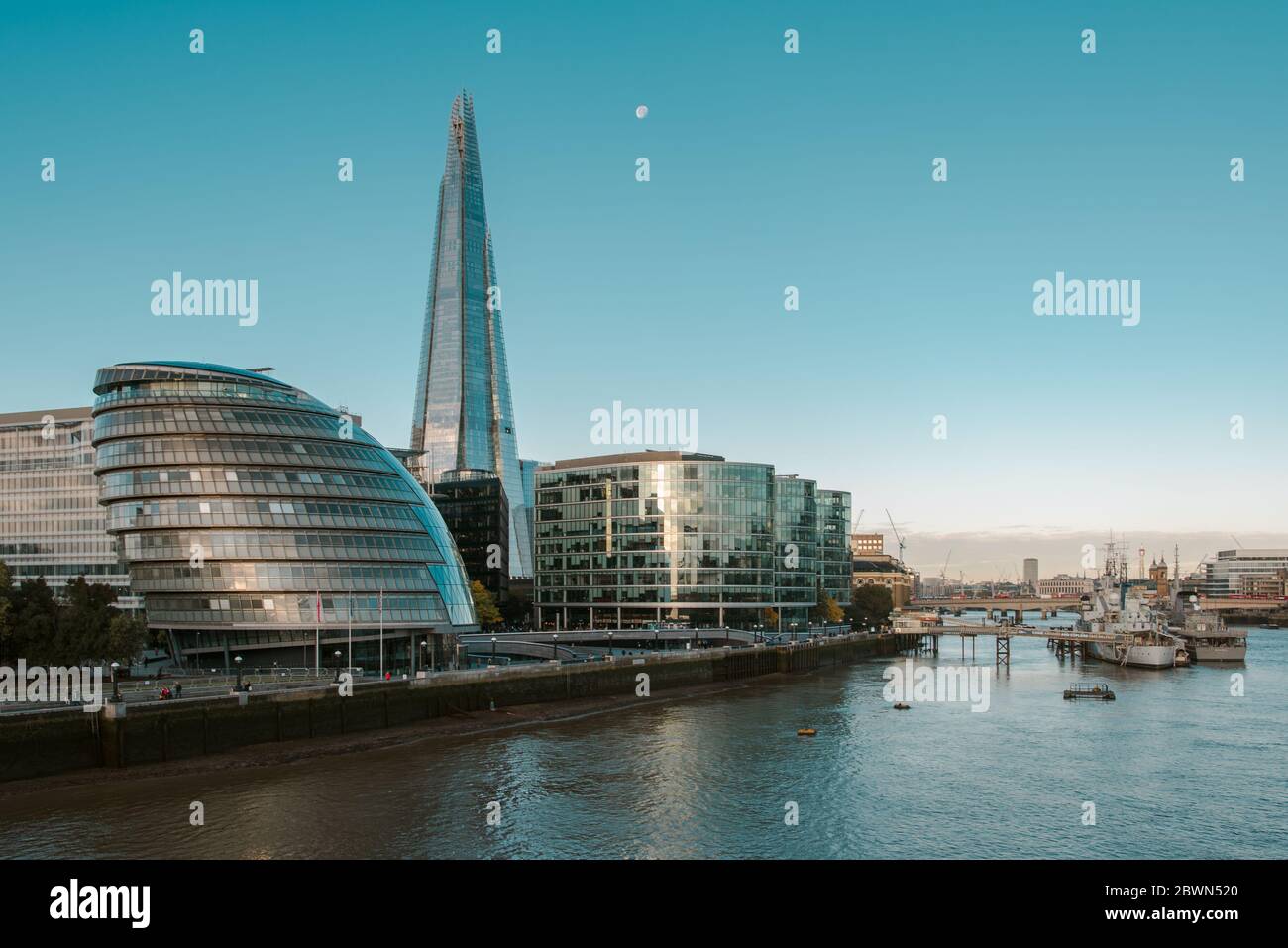 Londra, UK - 17 ottobre 2019: Vista degli edifici di Southwark con il grattacielo Shard che è il più alto. Foto Stock