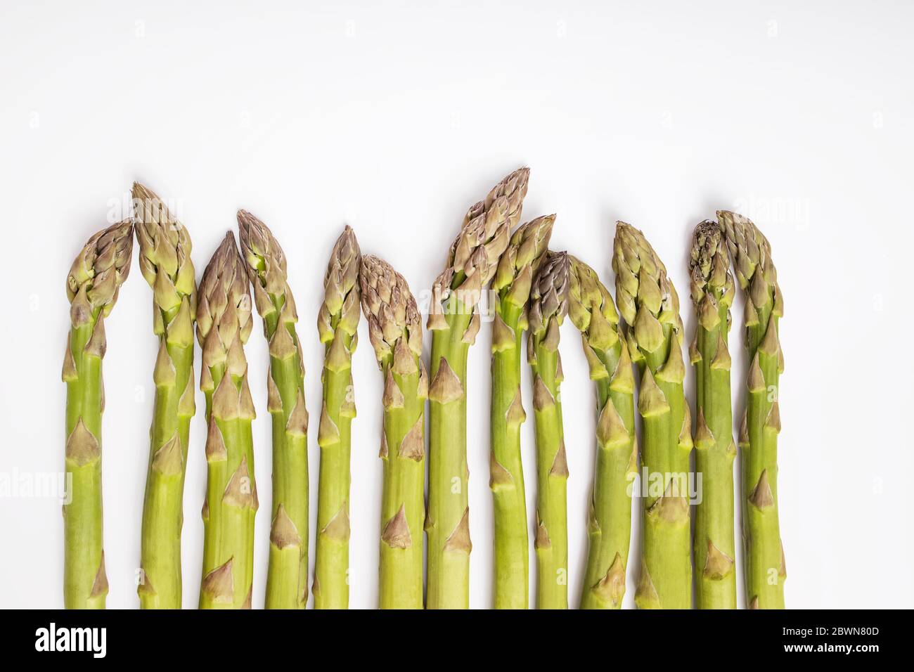 Mazzetto di freschi Asparagi verdi spears Foto Stock