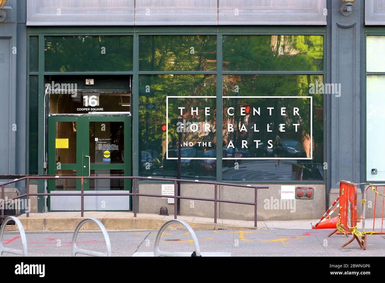 The Center for Ballet and the Arts, 16-20 Cooper Square, New York, New York. Esterno di una struttura della New York University per balletti moderni e coreografie Foto Stock