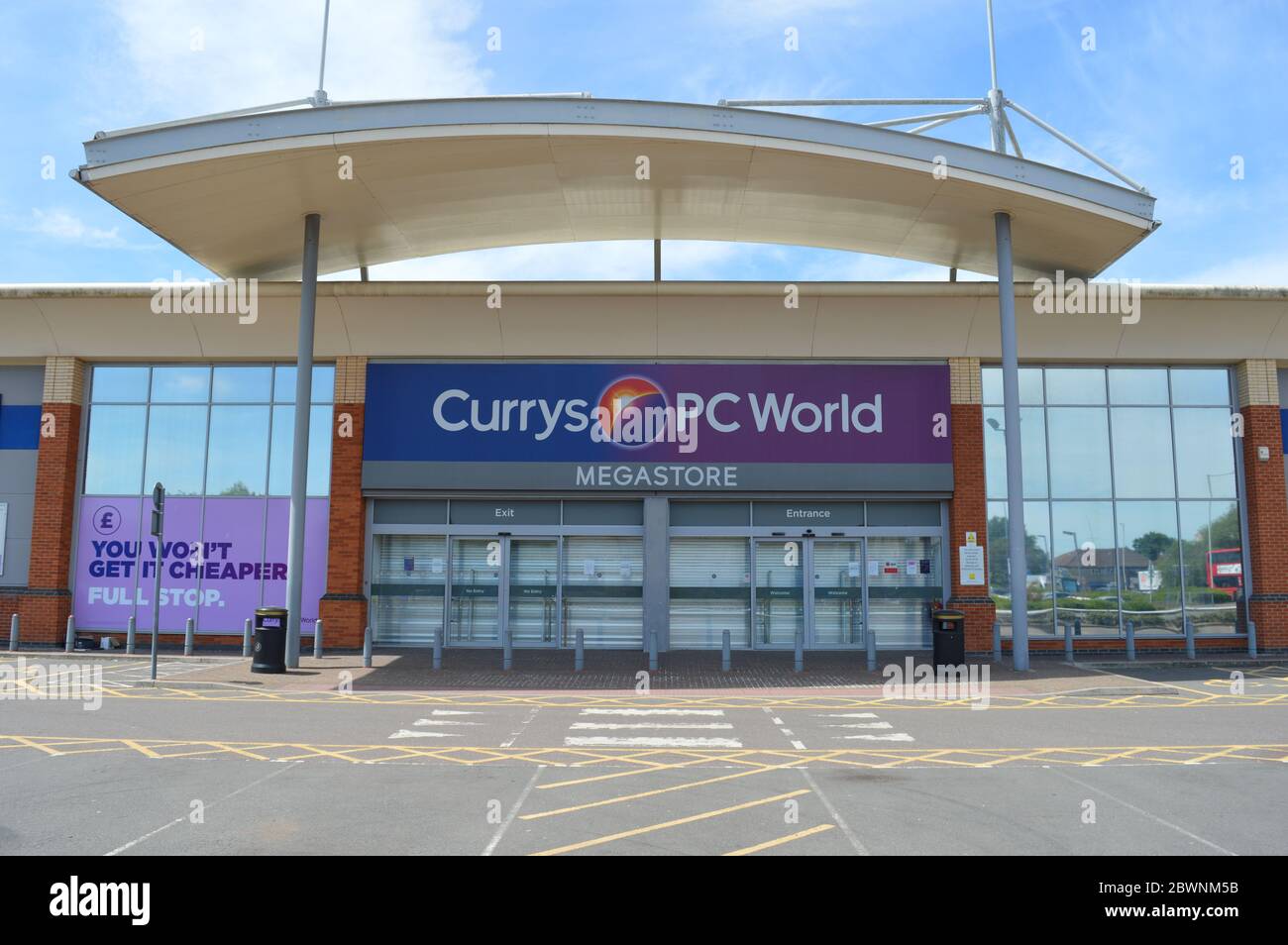 Londra, Regno Unito. 2 giugno 2020. Currys PC World a Londra ovest, il governo annuncia che i negozi non essenziali riapriranno dal 15 giugno dalla pandemia COVID-19. Foto Stock