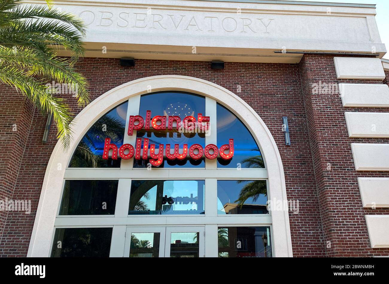 Orlando, FL/USA -2/13/20: Il ristorante Planet Hollywood in un centro commerciale all'aperto. Foto Stock