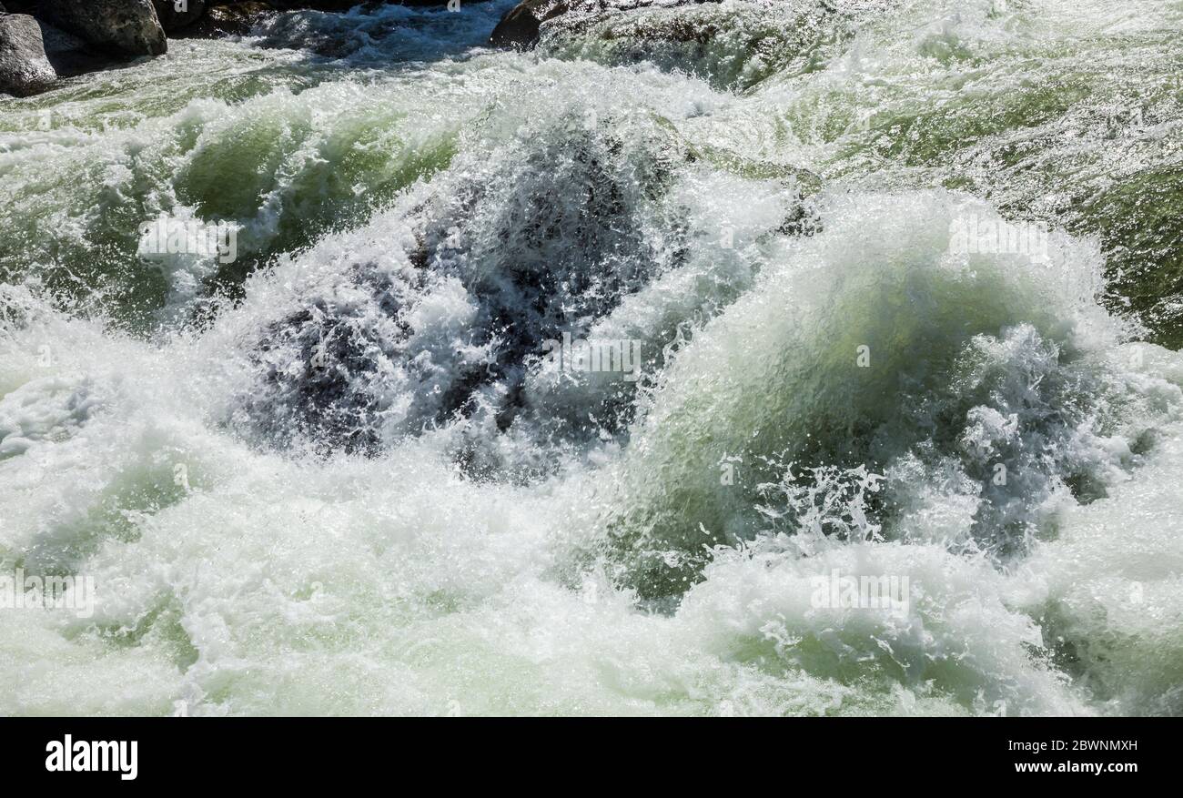 Un dettaglio di una rapida sul fiume Icicle, Icicle Canyon, Washington Cascades, Stati Uniti. Foto Stock