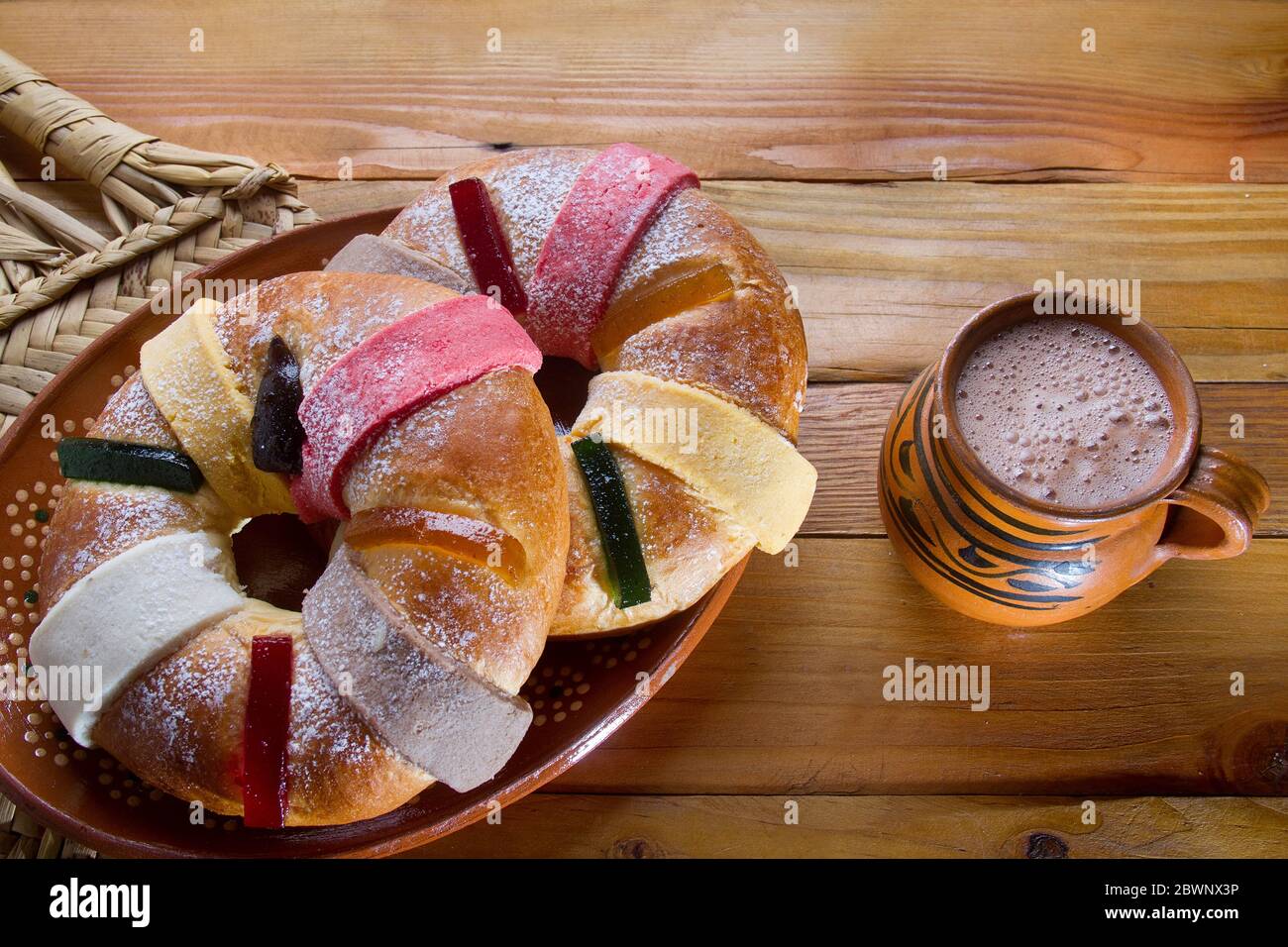 Tradizionale giorno dei re pane e cioccolata calda Foto Stock