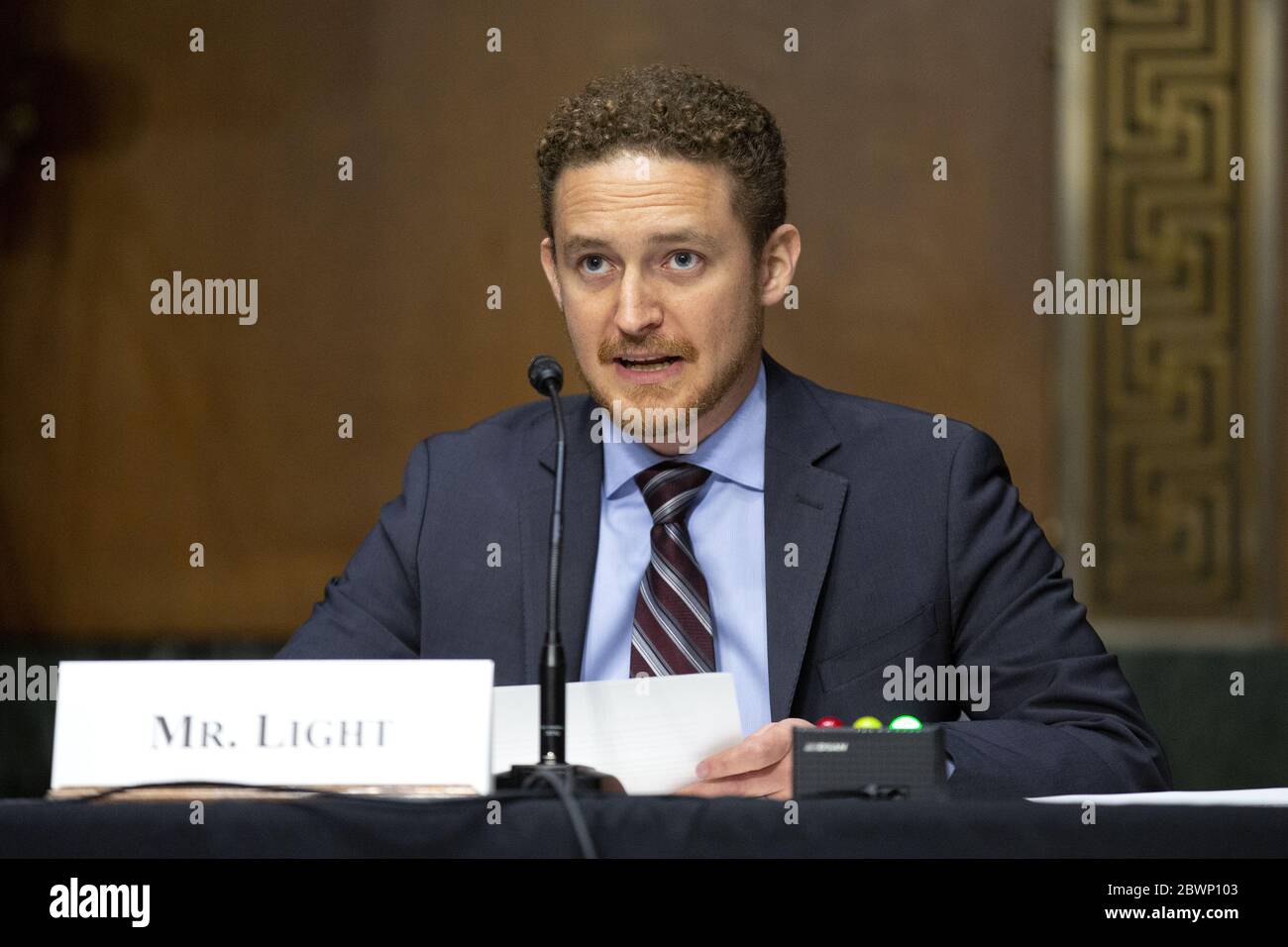 Washington, Stati Uniti. 02 giugno 2020. David Light, fondatore e CEO di Valure, parla durante l'audizione del Comitato delle finanze del Senato degli Stati Uniti riguardo al processo di ispezione della produzione di droga straniera a Capitol Hill a Washington, DC martedì 2 giugno 2020. Foto in piscina di Stefani Reynolds/UPI Credit: UPI/Alamy Live News Foto Stock