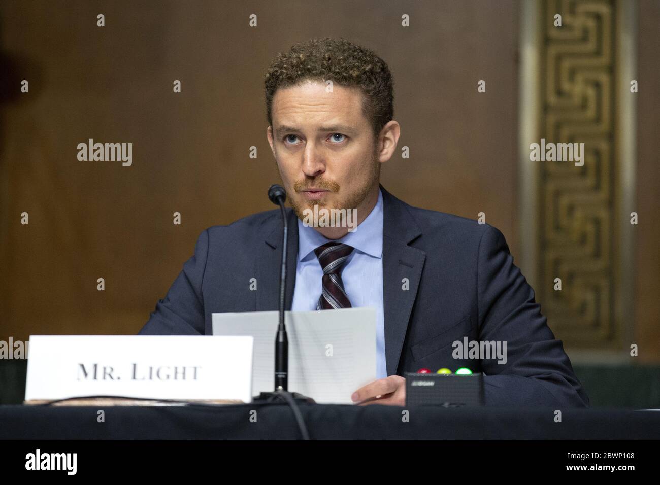 Washington, Stati Uniti. 02 giugno 2020. David Light, fondatore e CEO di Valure, parla durante l'audizione del Comitato delle finanze del Senato degli Stati Uniti riguardo al processo di ispezione della produzione di droga straniera a Capitol Hill a Washington, DC, Stati Uniti, martedì 2 giugno 2020. Credit: Stefani Reynolds/CNP Credit: UPI/Alamy Live News Foto Stock